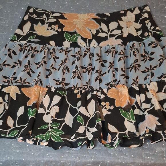 LOFT Floral Black and Cream Skirt size 12 NWT - Picture 1 of 6